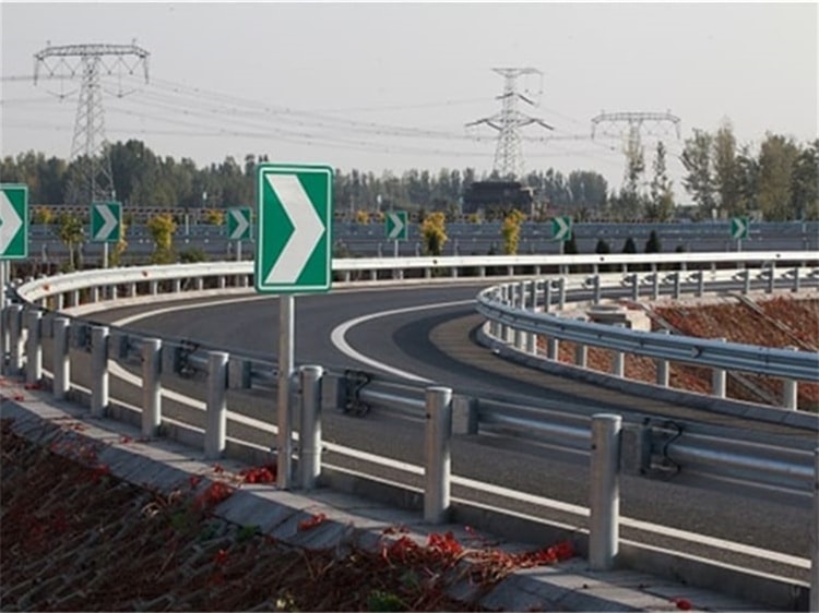 潍青六标二分部跨沈海高速涉路段第二次调流顺利完成